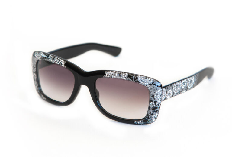 COCO c.NR â€“ Black with clear and black crystals