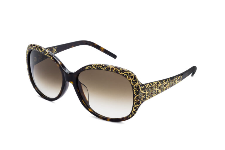 Isabella c.627 â€“ Tortoise with black and burgundy crystals and gold laserwork