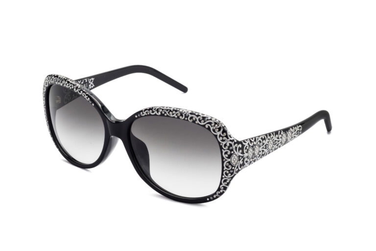 Isabella c.NR â€“ Black with clear crystals and silver laserwork