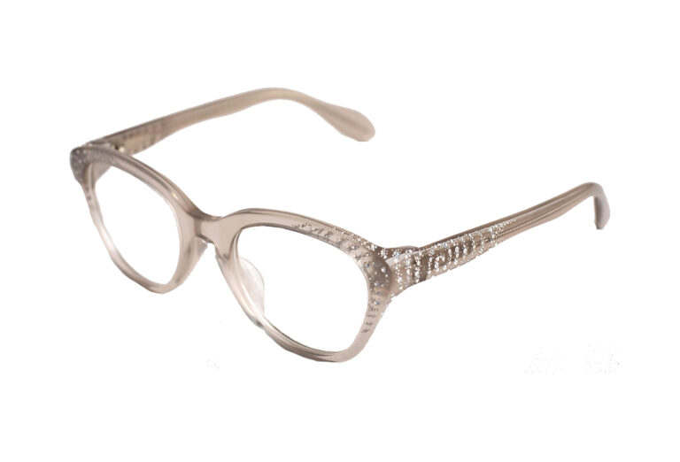 MELANIA c.917 â€“ Translucent taupe with clear crystals
