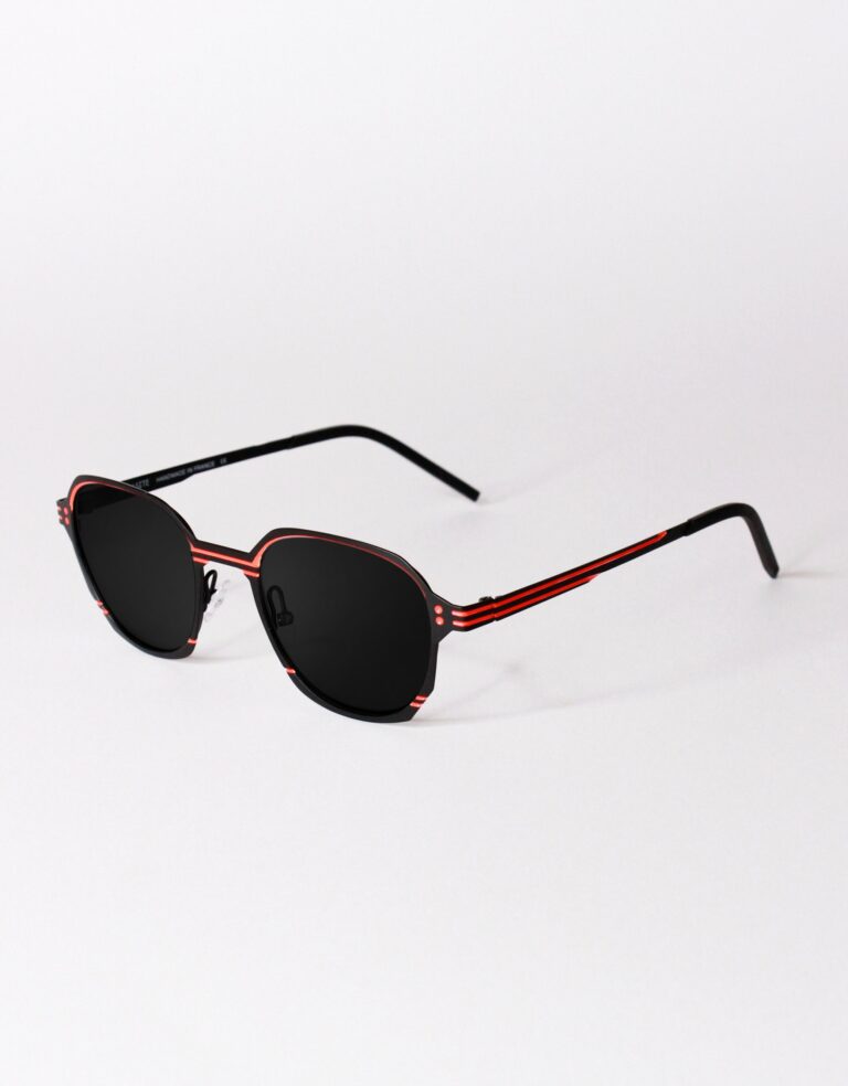 C62 - BLACK / FLUO RED