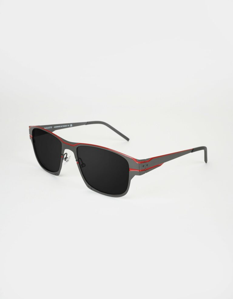 C62 - GREY / RED BLACK