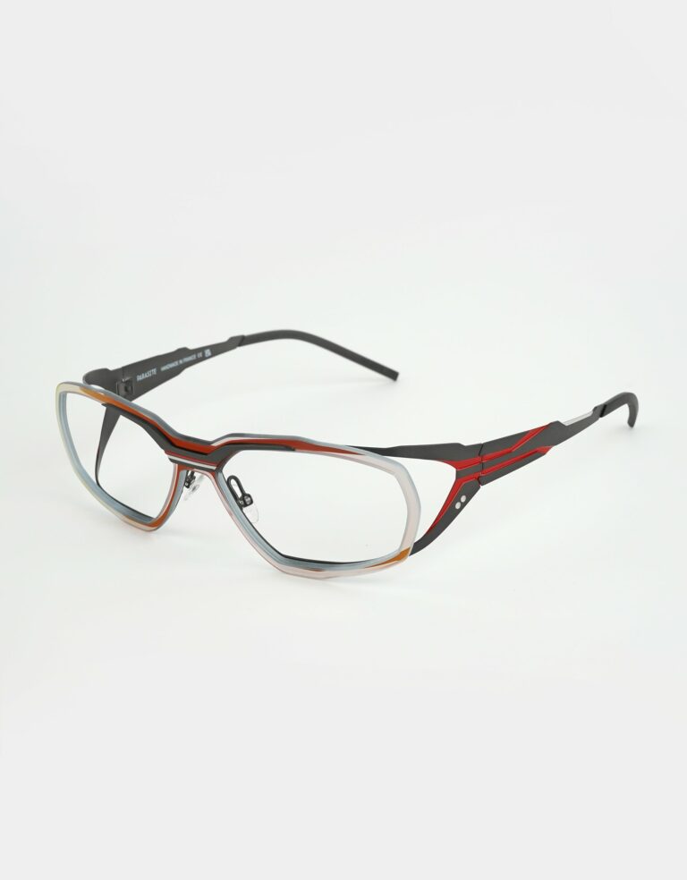 C62 - DARK GREY / RED